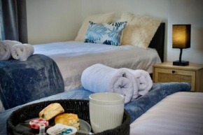 Cozy 2-Bed Home, Sleeps 5, Family & Group Friendly